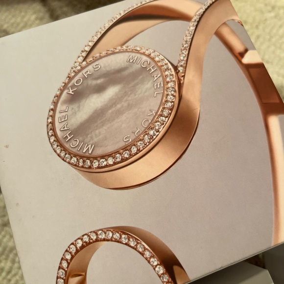 Michael Kors gold wrap bracelet - Picture 2 of 3